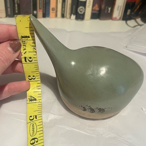 Glazed ceramic chubby bird small sage green minimalist shelf sitter decor - Picture 10 of 11